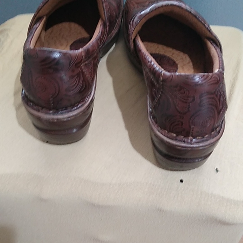 Shoes - Picture 2 of 3